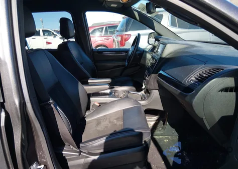 2019 Dodge Grand Caravan Sxt z USA, uszkodzony, nr VIN 2C4RDGCG9KR677991